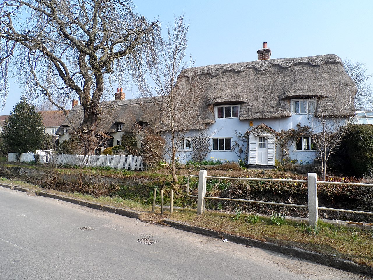 Thatched houses on Hampit Lane