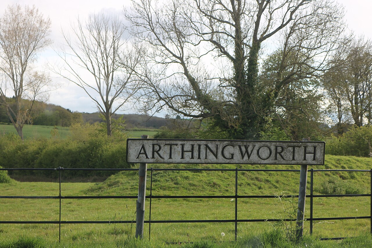 Village sign entering Arthingworth