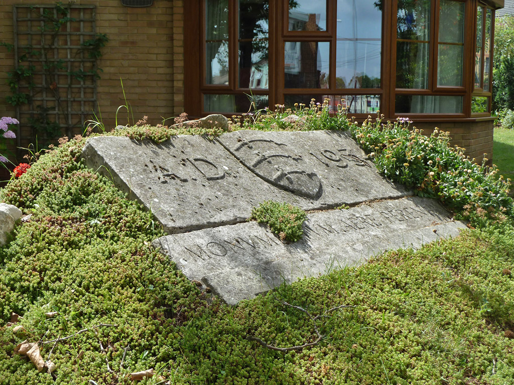 A memorial of a former school, Grays