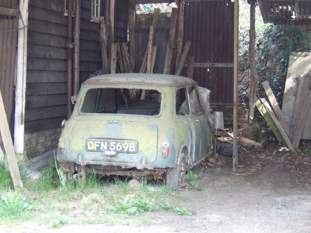 Abandoned mini at Hickmans Green, Boughton Street, Kent