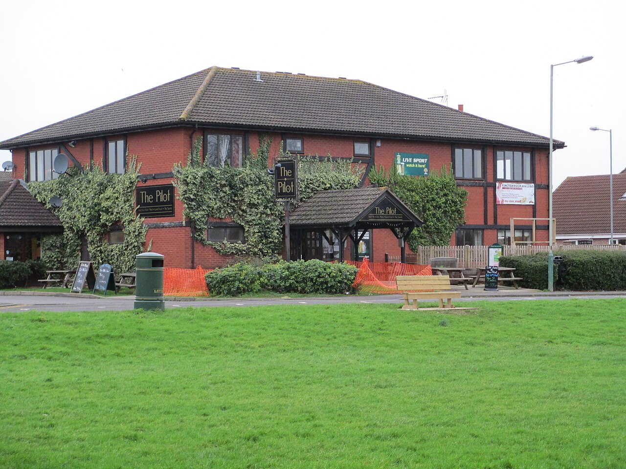 The Pilot Pub, Bowerhill - panoramio