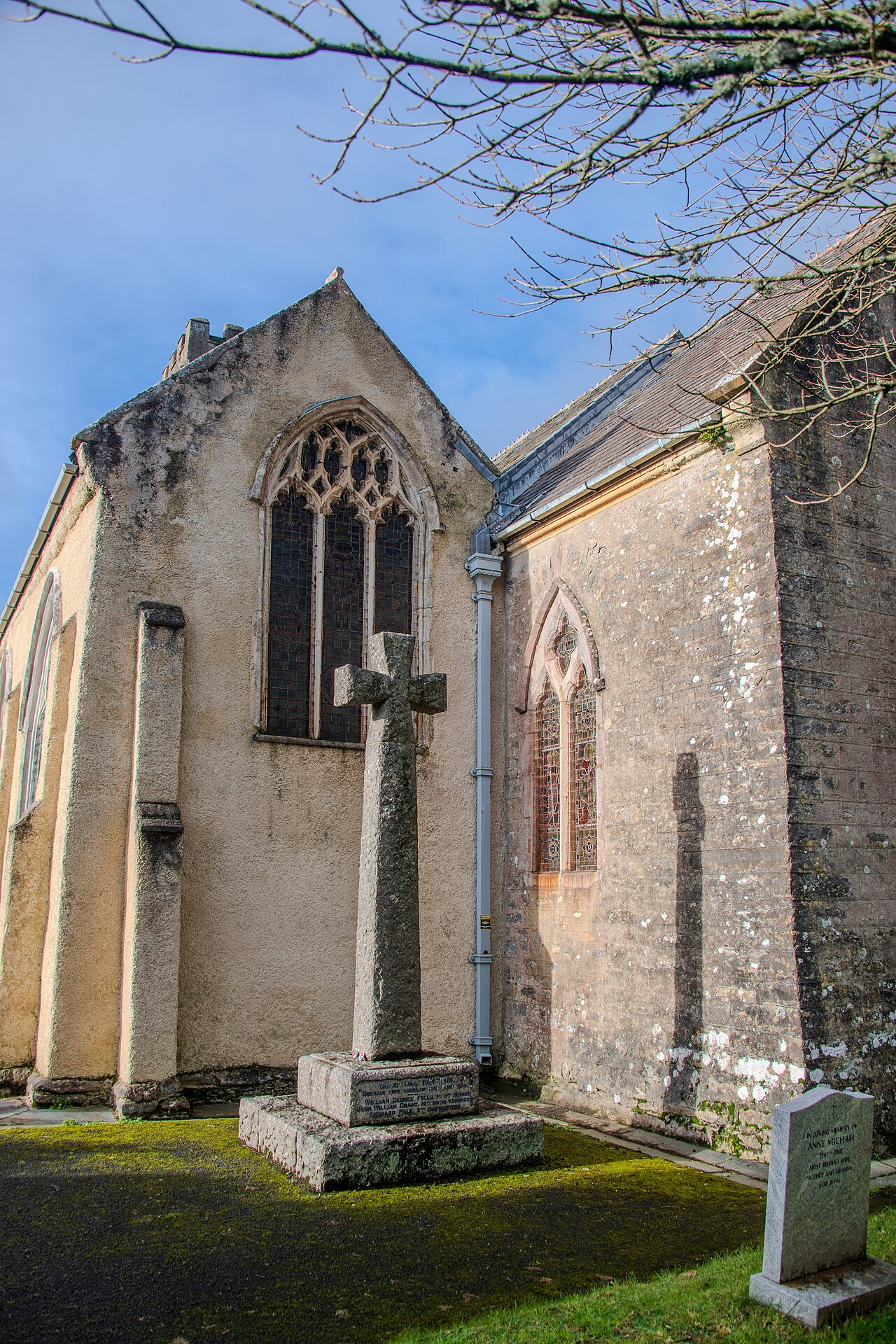 Broadhempston , Church of St Peter ^ St Paul - War Memorial
