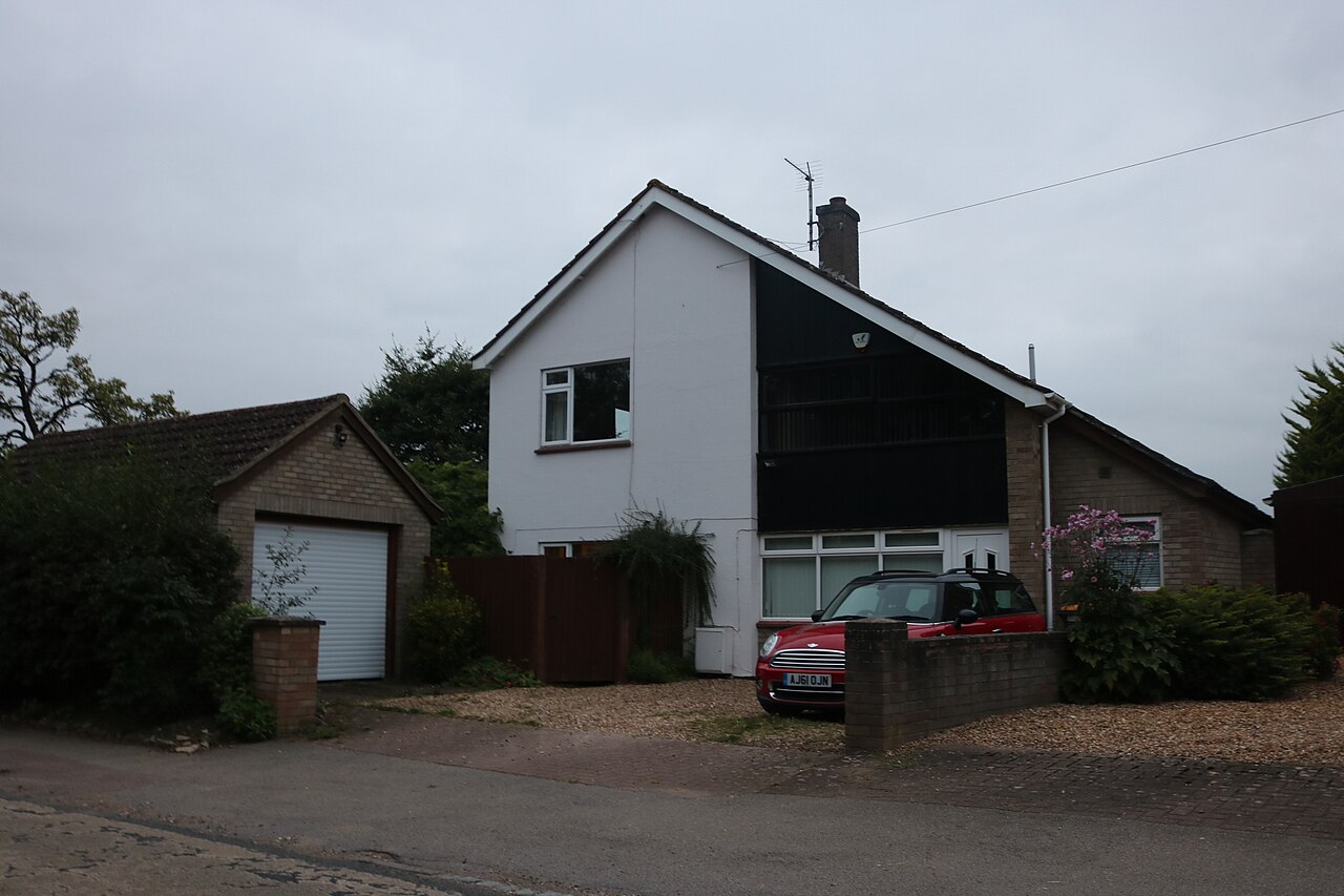 Modern house on Village Road, Bromham