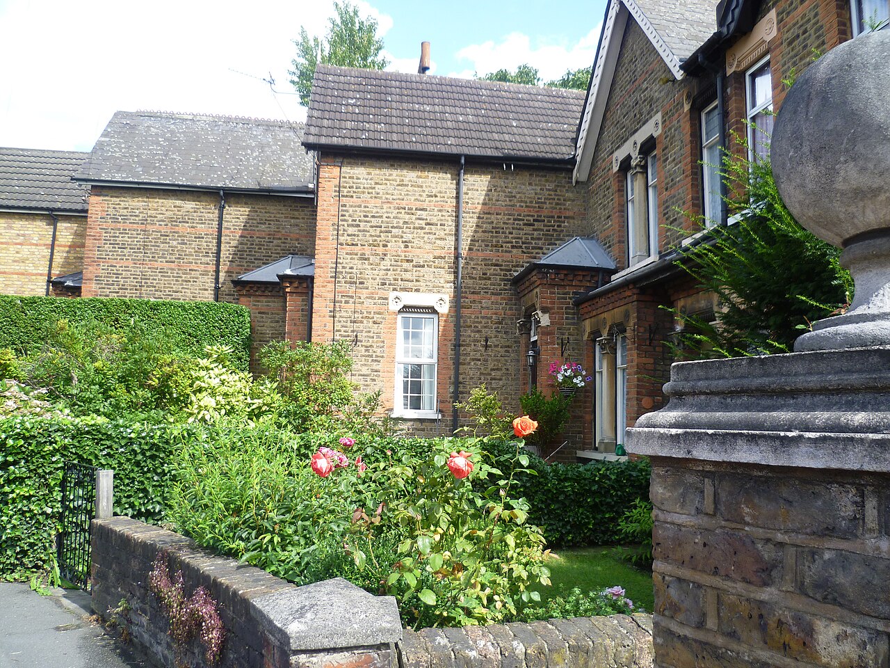 Houses in Homesdale Road