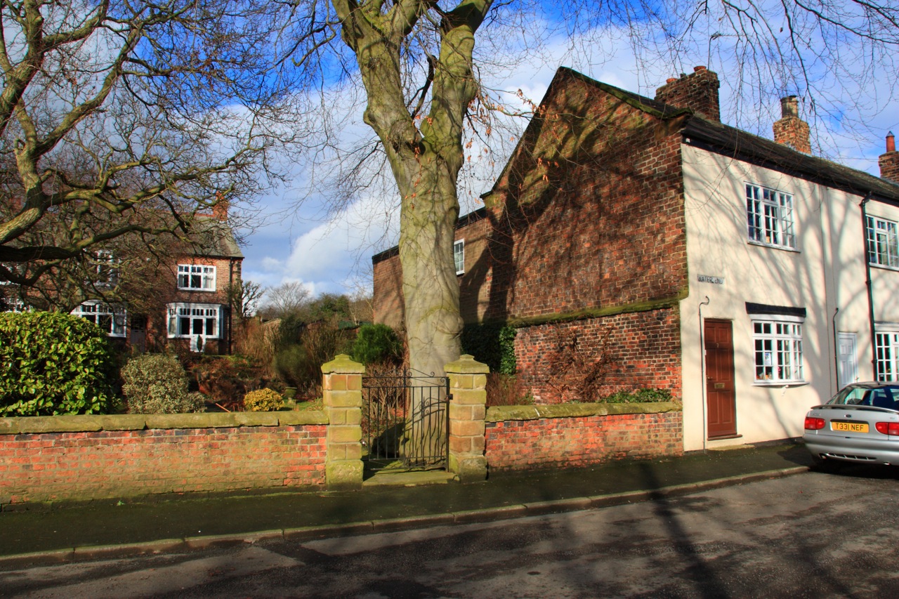 House and Cottage, Water End, Brompton
