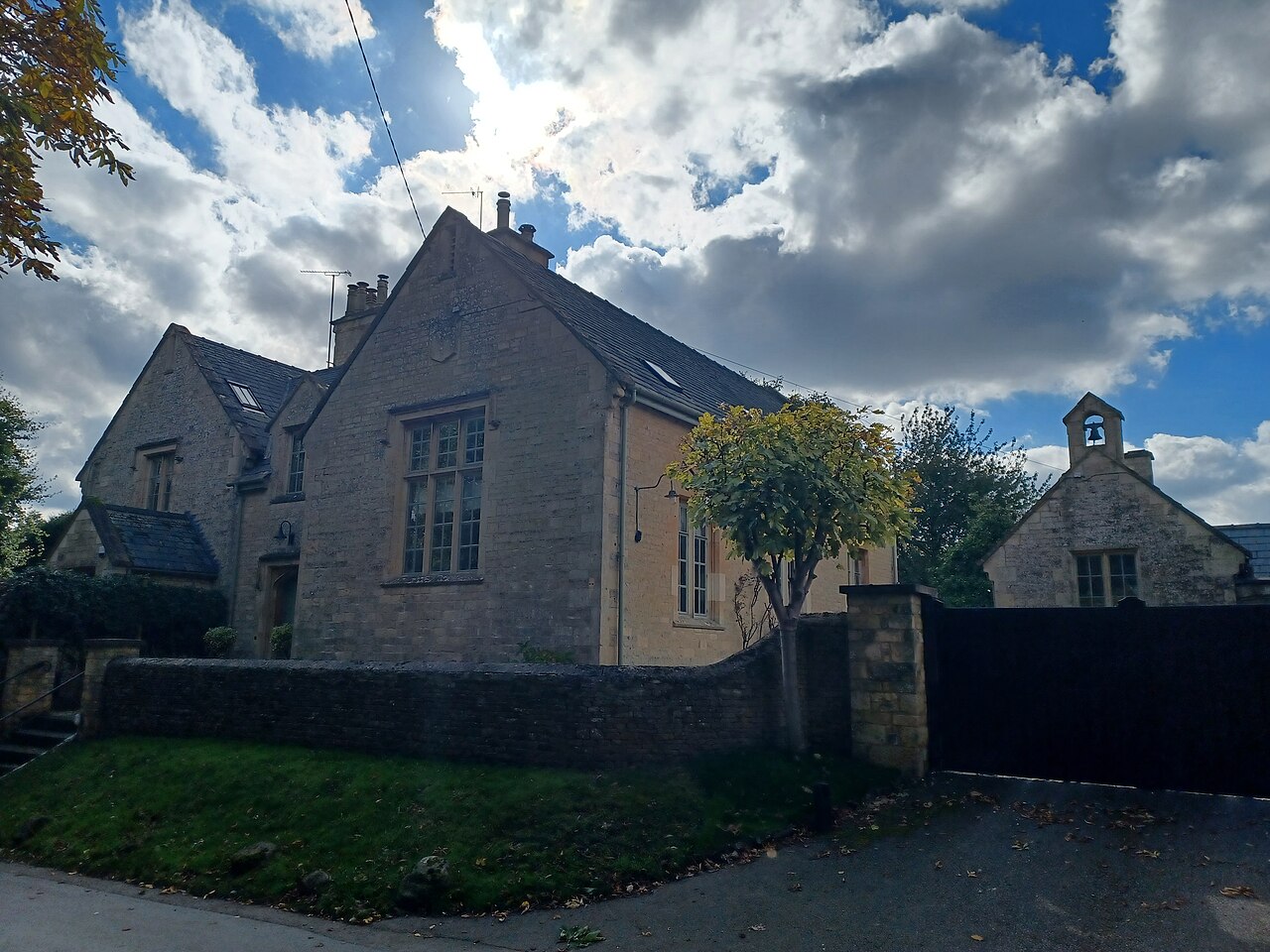 Former village school and church hall, Churchill 01
