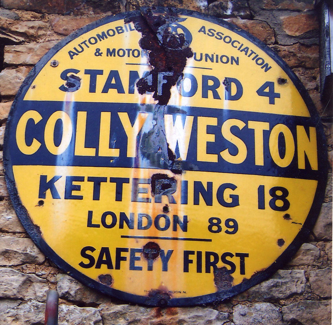 Old AA and Motor Union Sign on High Street, Collyweston (geograph 6083919)