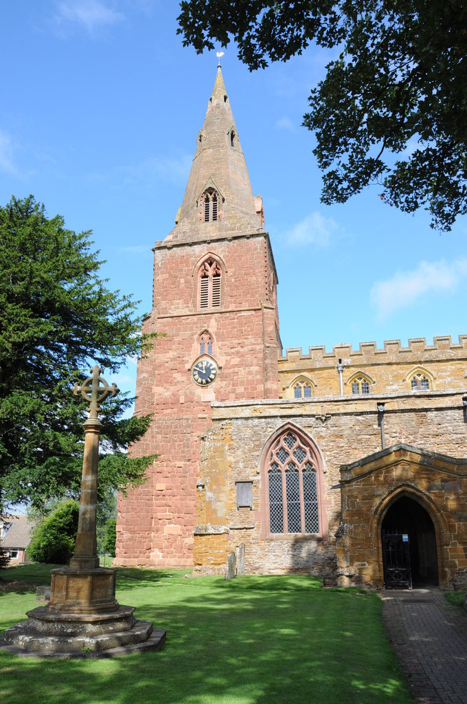 Crick church and war memorial (geograph 3608087)