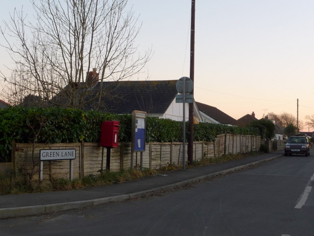 Crossways, postbox No. DT2 194, Green Lane