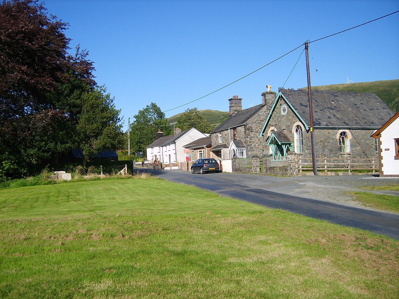 Cwmllinau Village