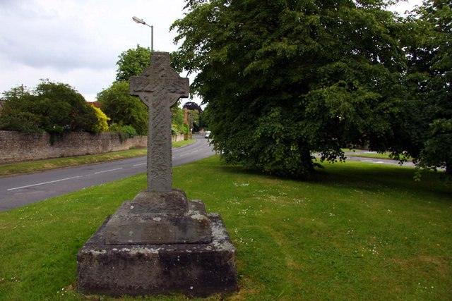 Village cross in Drayton