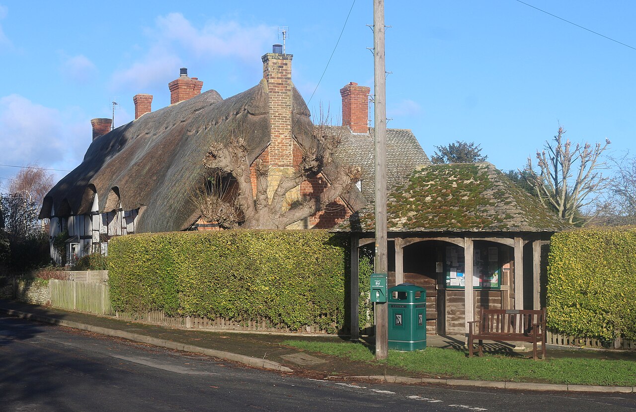 Thatched House and Bus Shelter, Dumbleton