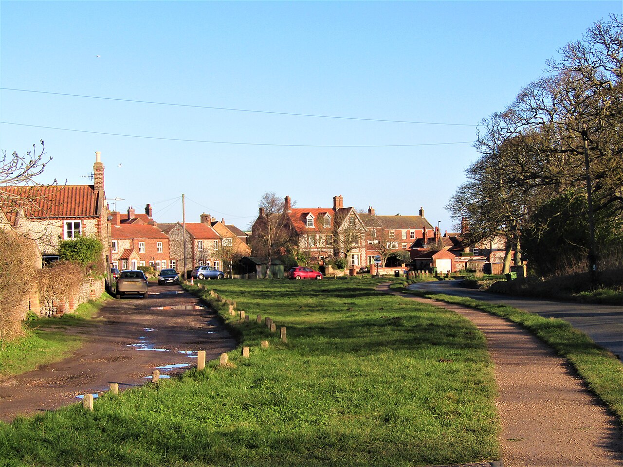 -2022-01-21 Village green & Felbrigg Road, East Runton, Norfolk