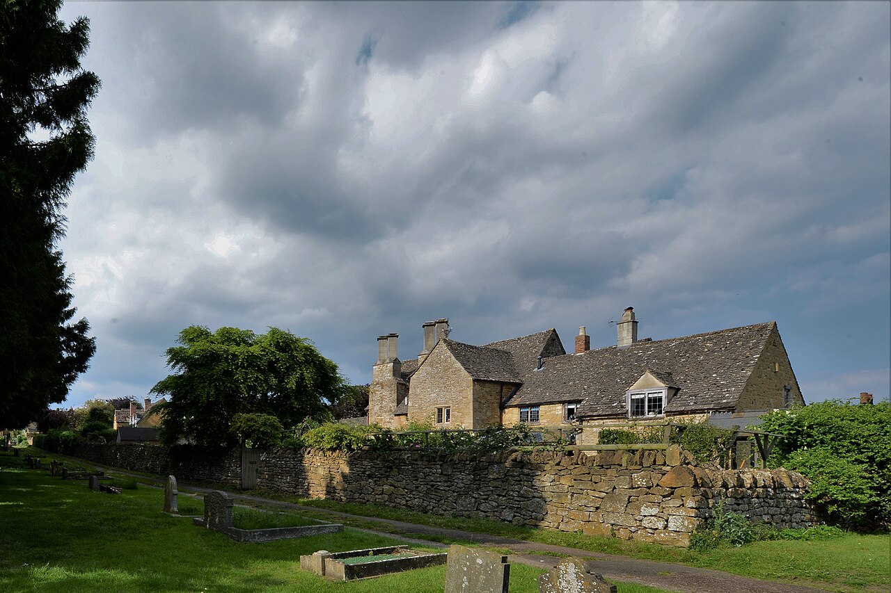 Ebrington, St. Eadburgha's Church, Fine house by the long pathway to the church