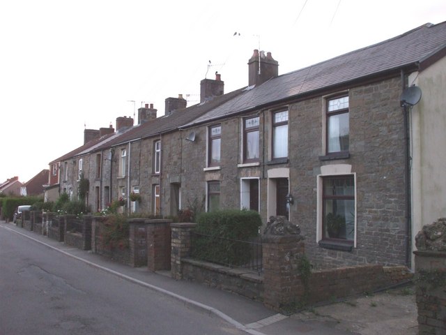 Terrace, Efail Isaf