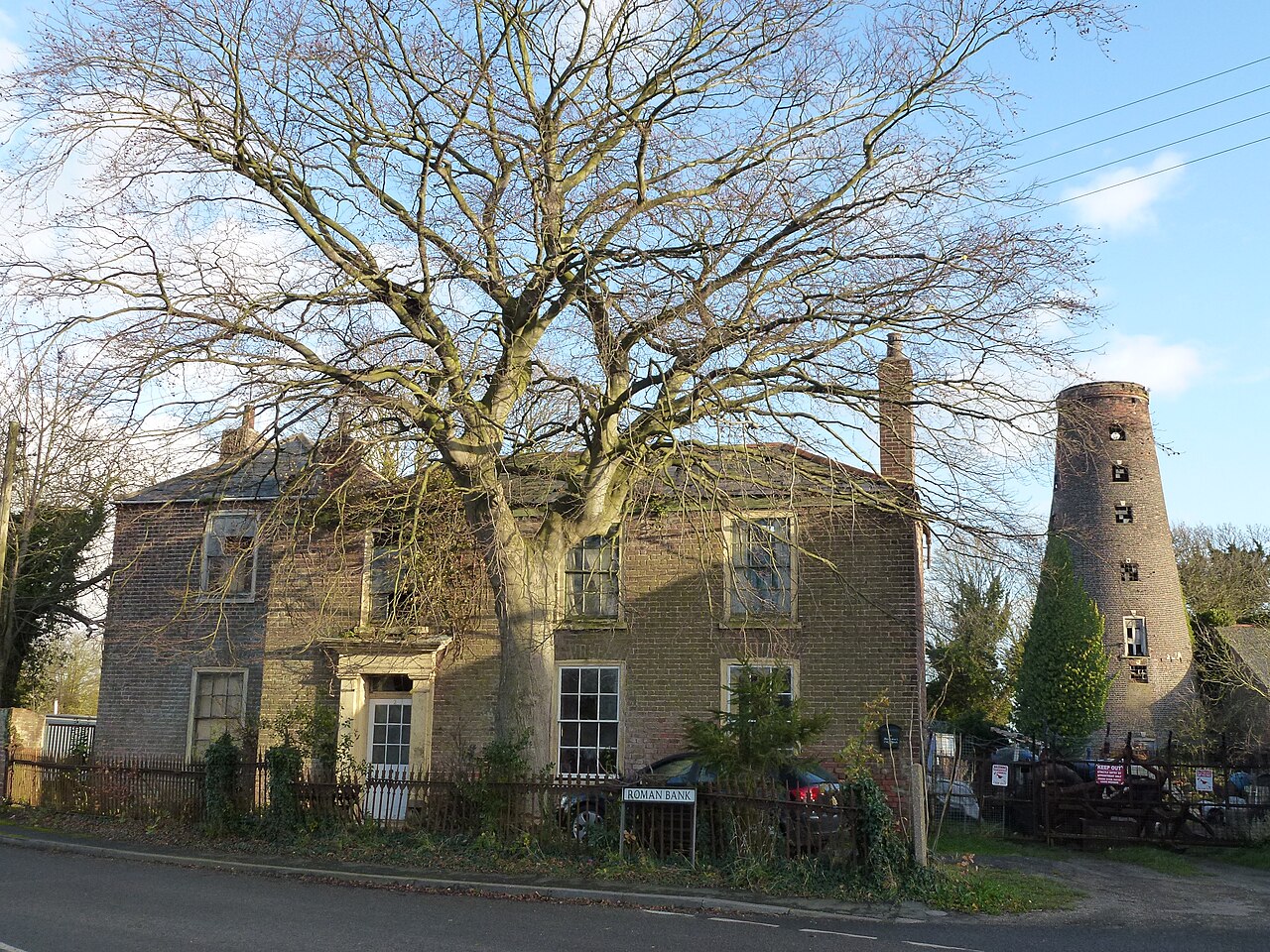 House and mill tower in Gedney Dyke, Lincolnshire (geograph 2723822)