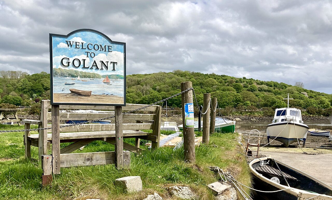 Golant village welcome sign
