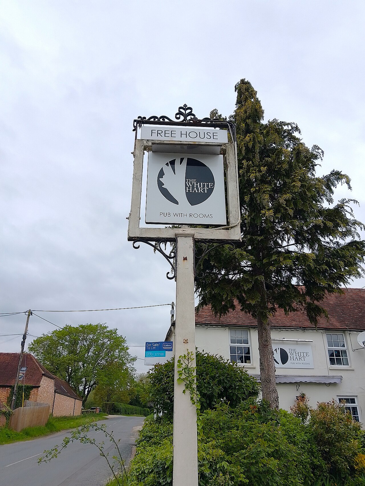 The White Hart sign, Hamstead Marshall
