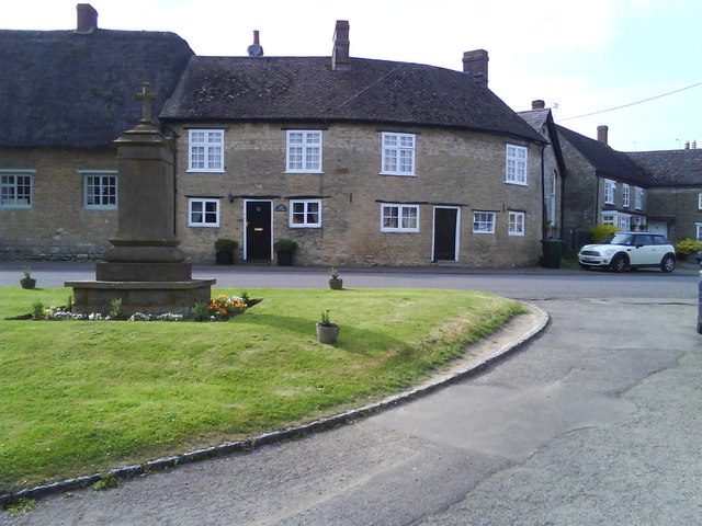 Village Green and Memorial, Hethe