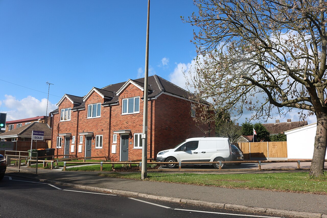 New houses on Watling Street, Hockliffe