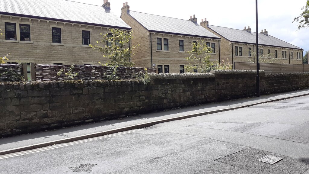 Catherines Walk houses on south side of Outwood Lane