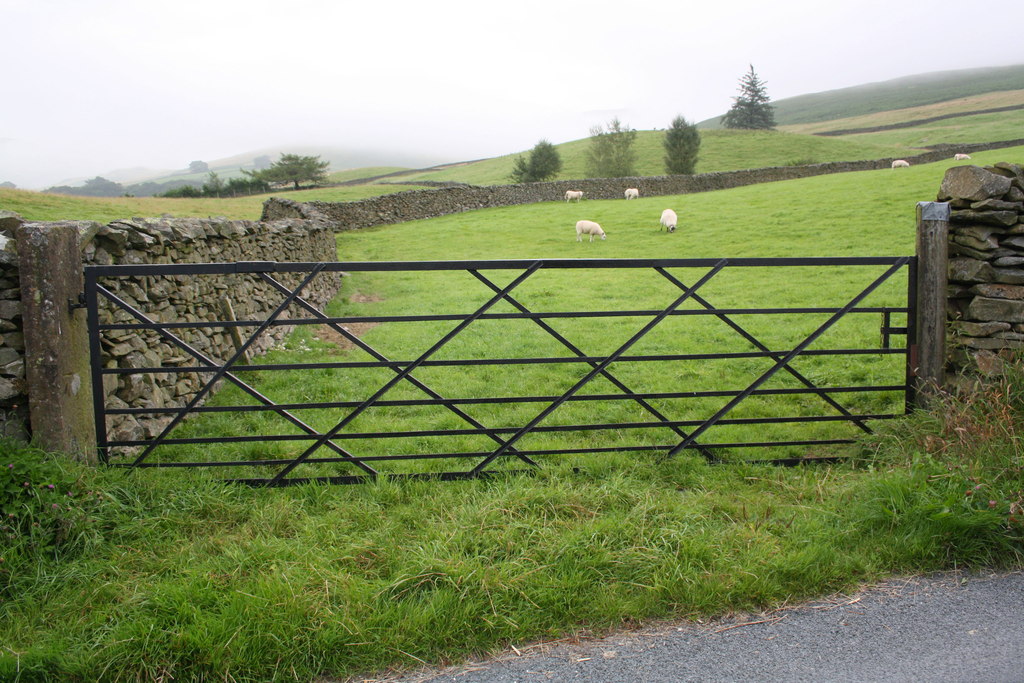 Gateway opposite drive to Ash Hining, Howgill Lane