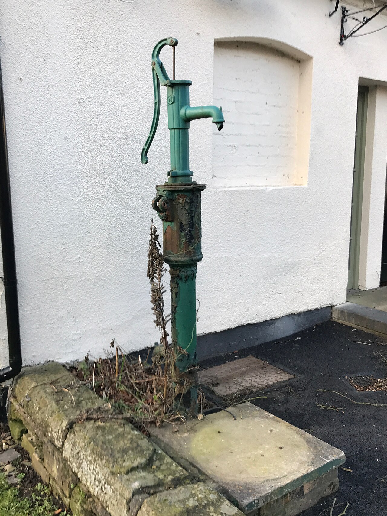Keele, village pump outside the Sneyd Arms