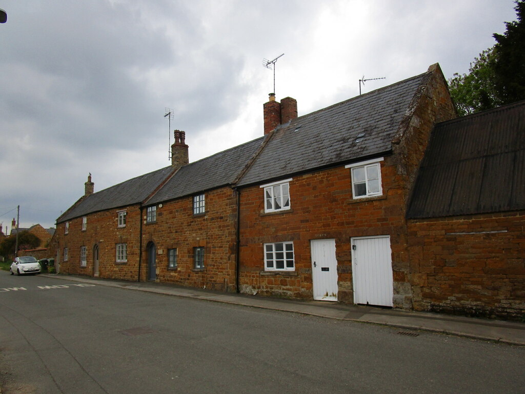 Cottages, Main Street, Lyddington (geograph 7475859)