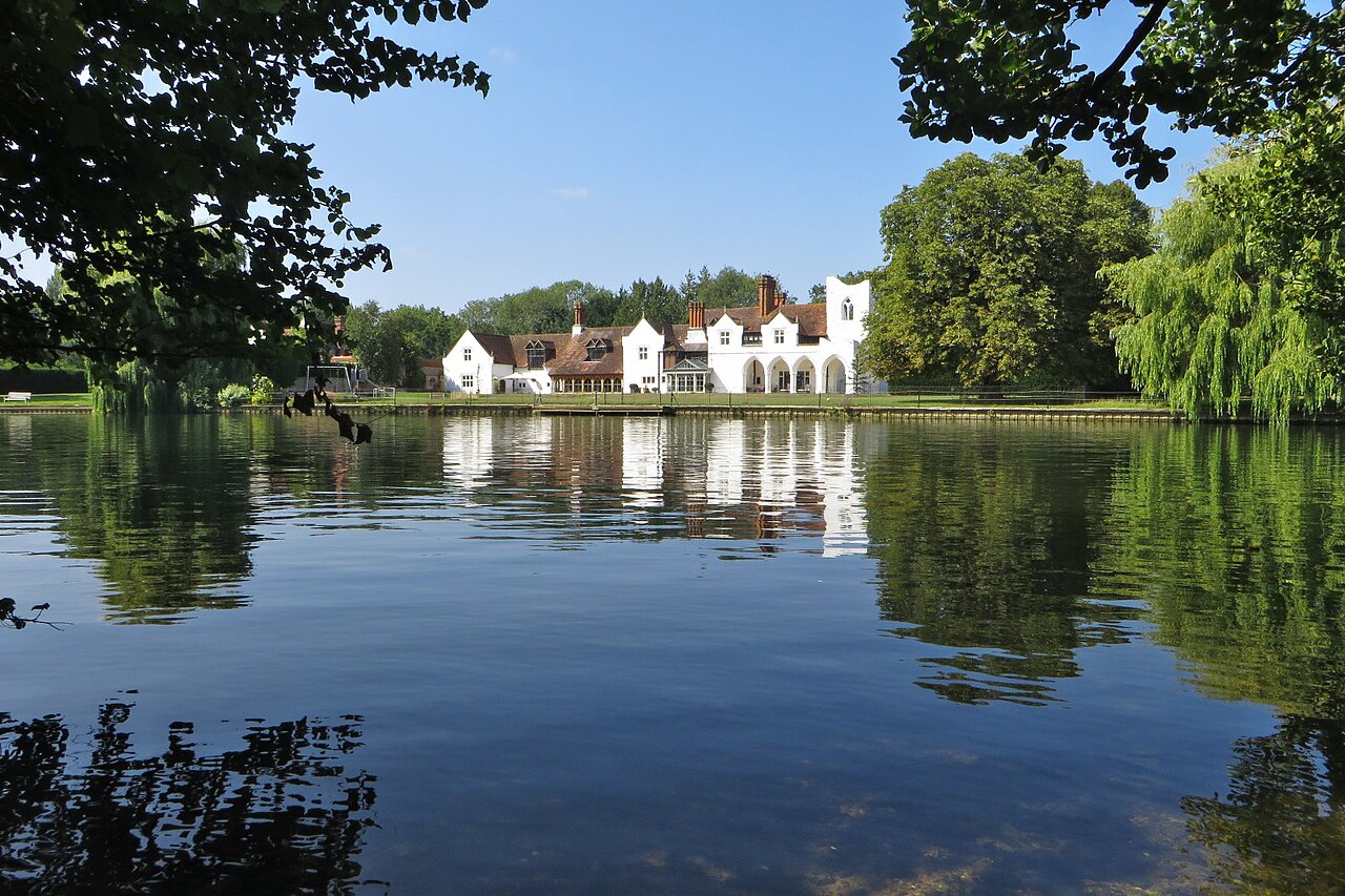 Abbey House on the Thames