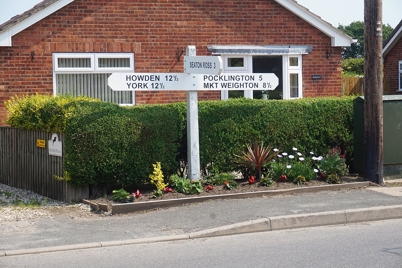 Road sign on Main Street at Campey Lane, Melbourne