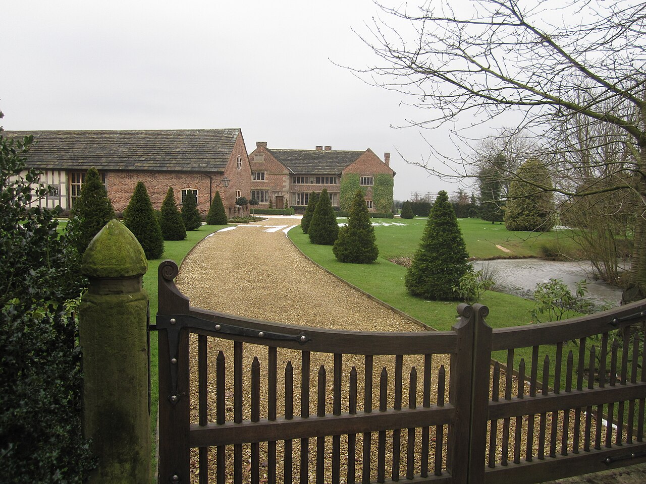 Lower House-Manor Mottram-St-Andrew