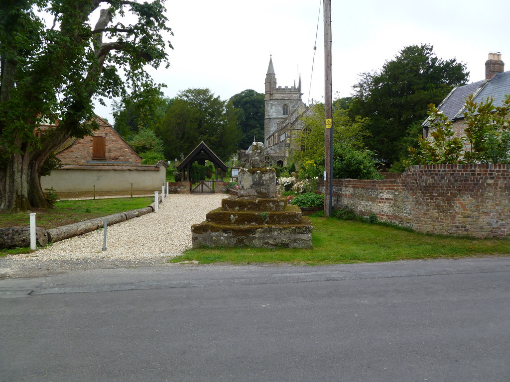 Pimperne, village cross