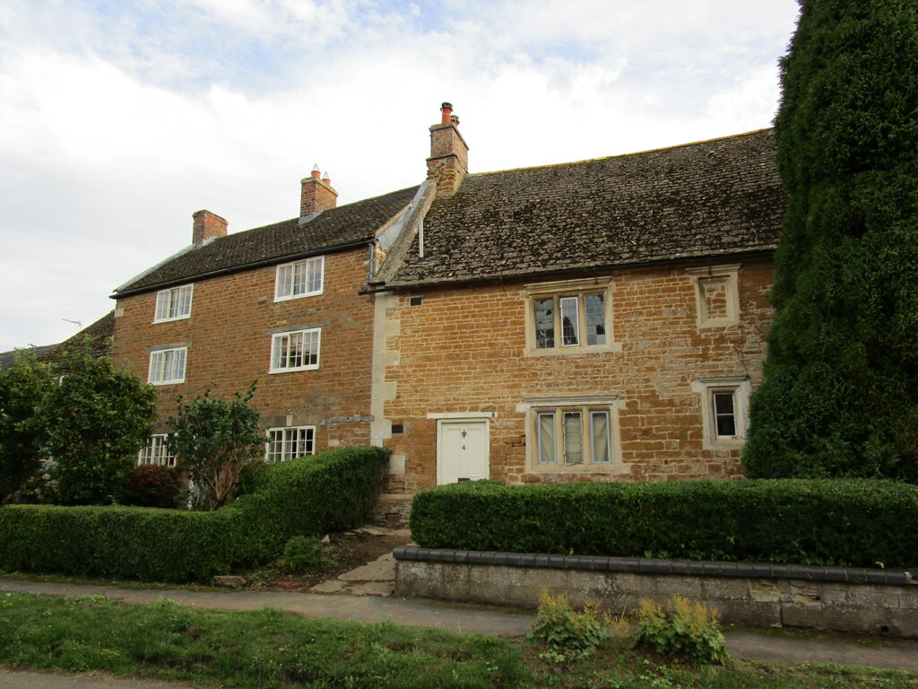 Houses, Cross Lane, Preston (geograph 7291534)