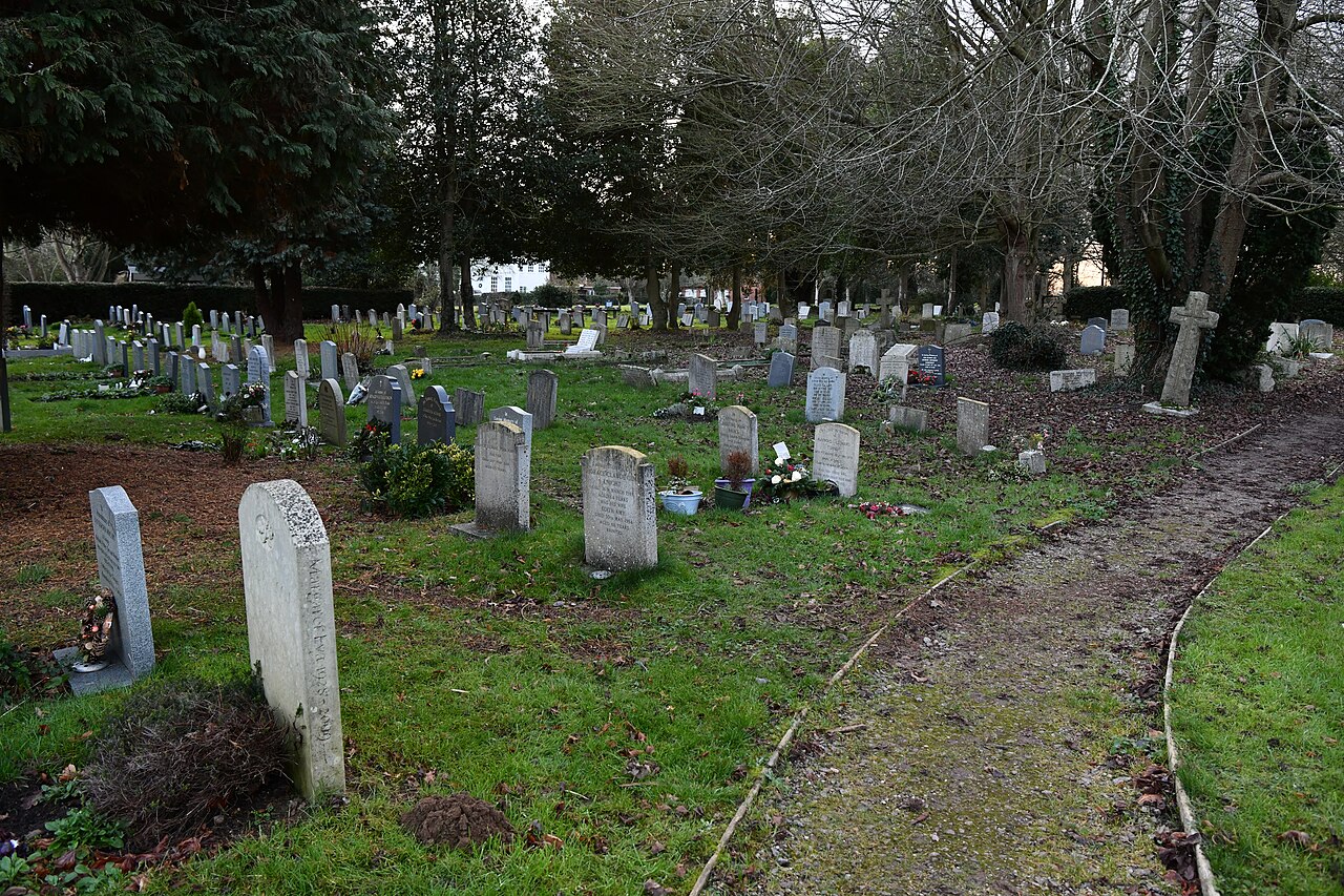 Sandon, St. Andrew's Church, The churchyard