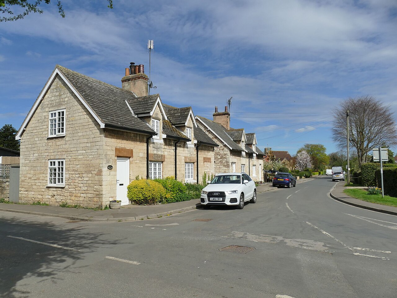 Houses at the start of Saxton Lane
